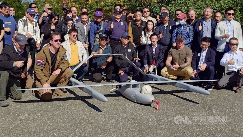 TCO（台湾彩光科技、台中市）が米エッジ・オートノミーの許可を得て生産した垂直離着陸型の長距離無人機＝12月11日、嘉義県