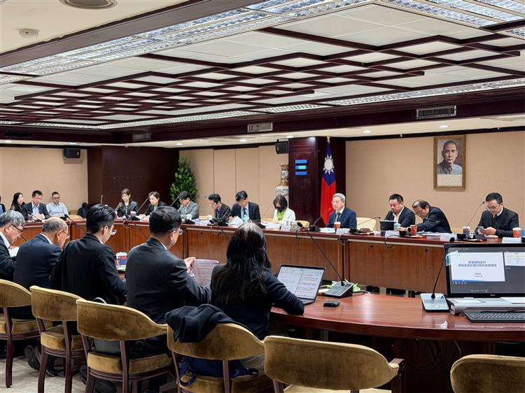 與車輛業者座談 龔部長：30億元專案補助業者建立車型自主研發能量