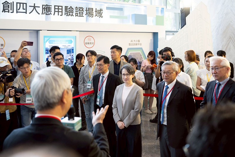 副總統出席「智慧機器人創新與應用研發中心成立大會」