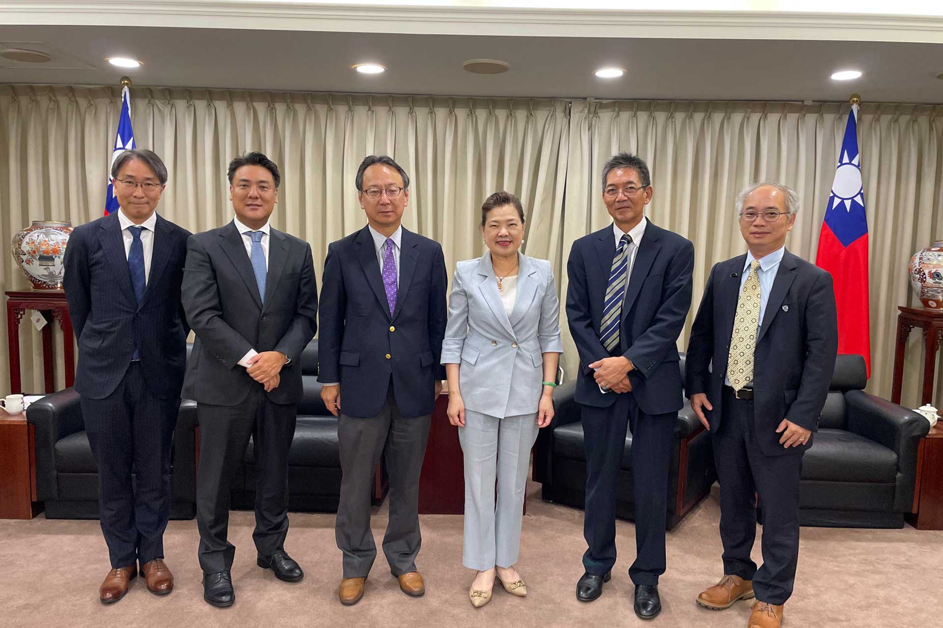 Taiwan - Mitsubishi Corporation Chairman visited Minister Wang-1