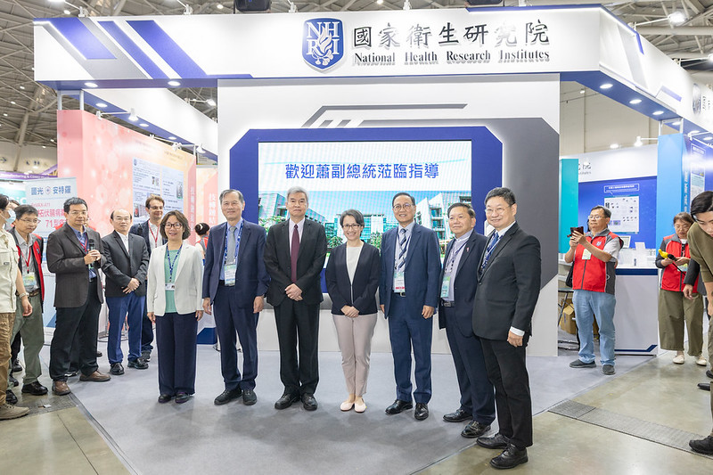 副總統抵達後,分別前往國家衛生研究院、衛福部、中國醫藥大學、經濟部產業技術司及產業發展署、中研院生醫轉譯研究中心、臺北醫學大學、國科會等單位攤位參觀